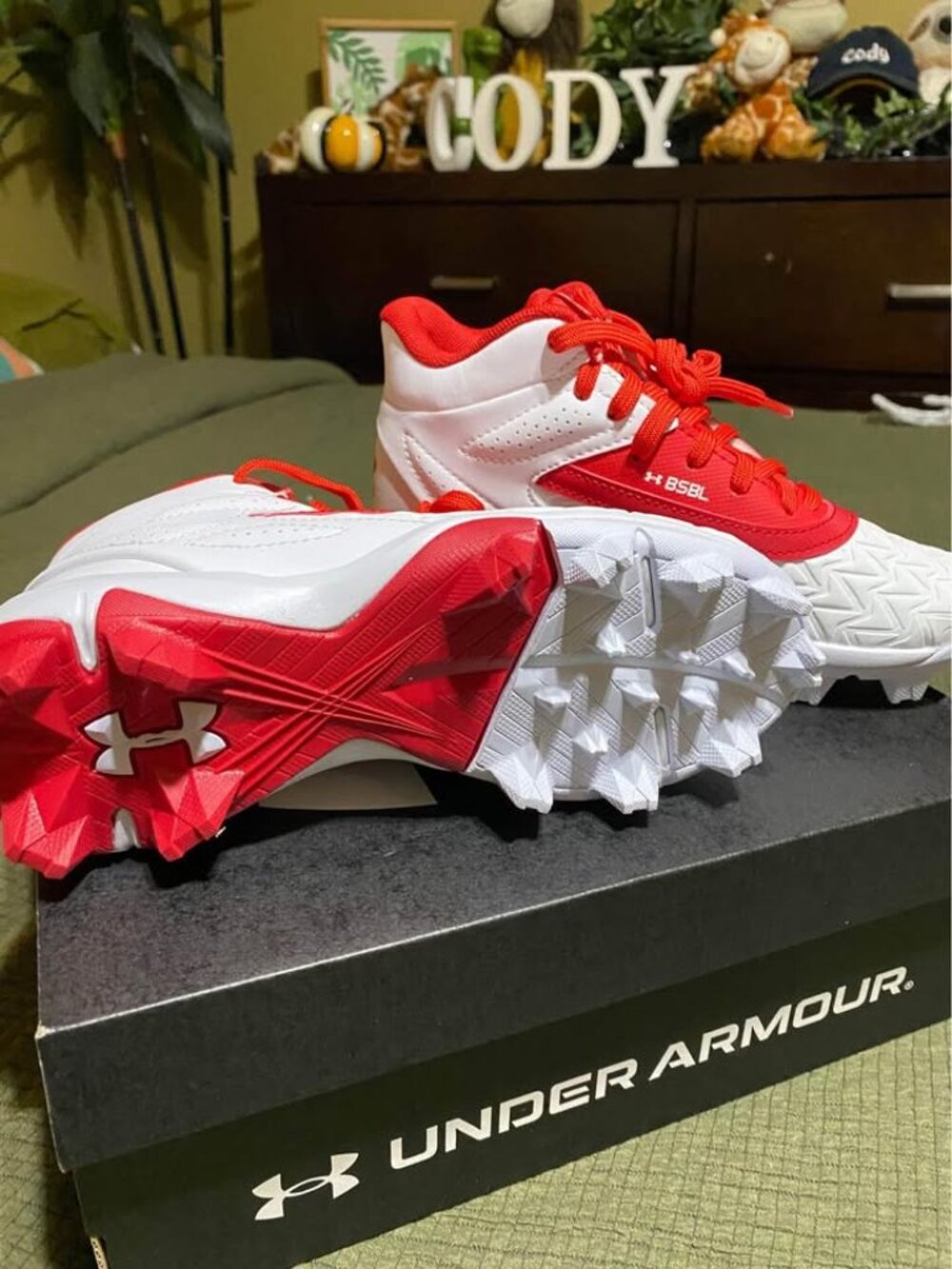 Boys Football Cleats - Picture 3 of 4